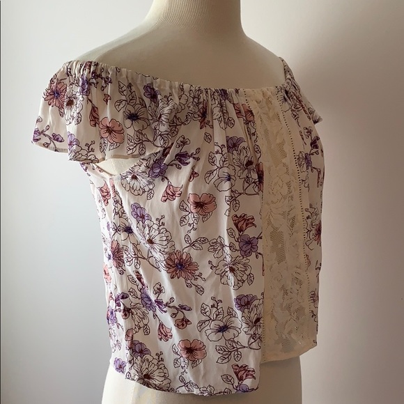 Off the shoulder top🌻 - Picture 3 of 4